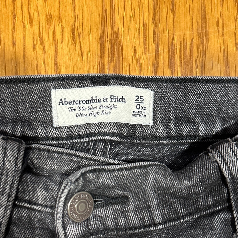 *ABERCROMBIE & FITCH* Black The 90’s Slim Straight Ultra High Rise Jeans Sz 0 - Picture 8 of 8